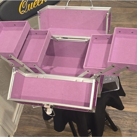 The Beauty Collecive Glitter Embellished Cosmetic Traincase - Picture 6 of 6